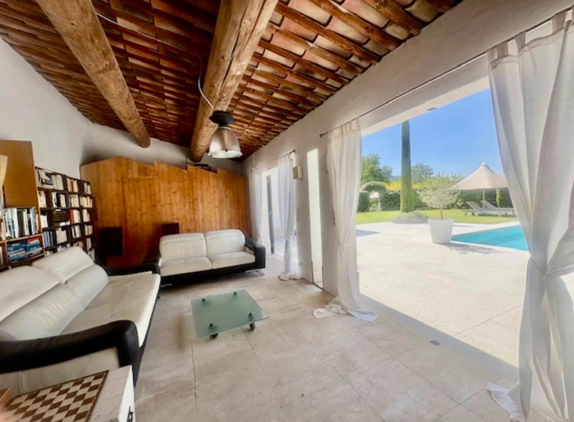 Maison Bertuli Pool-House bibliothèque 2026